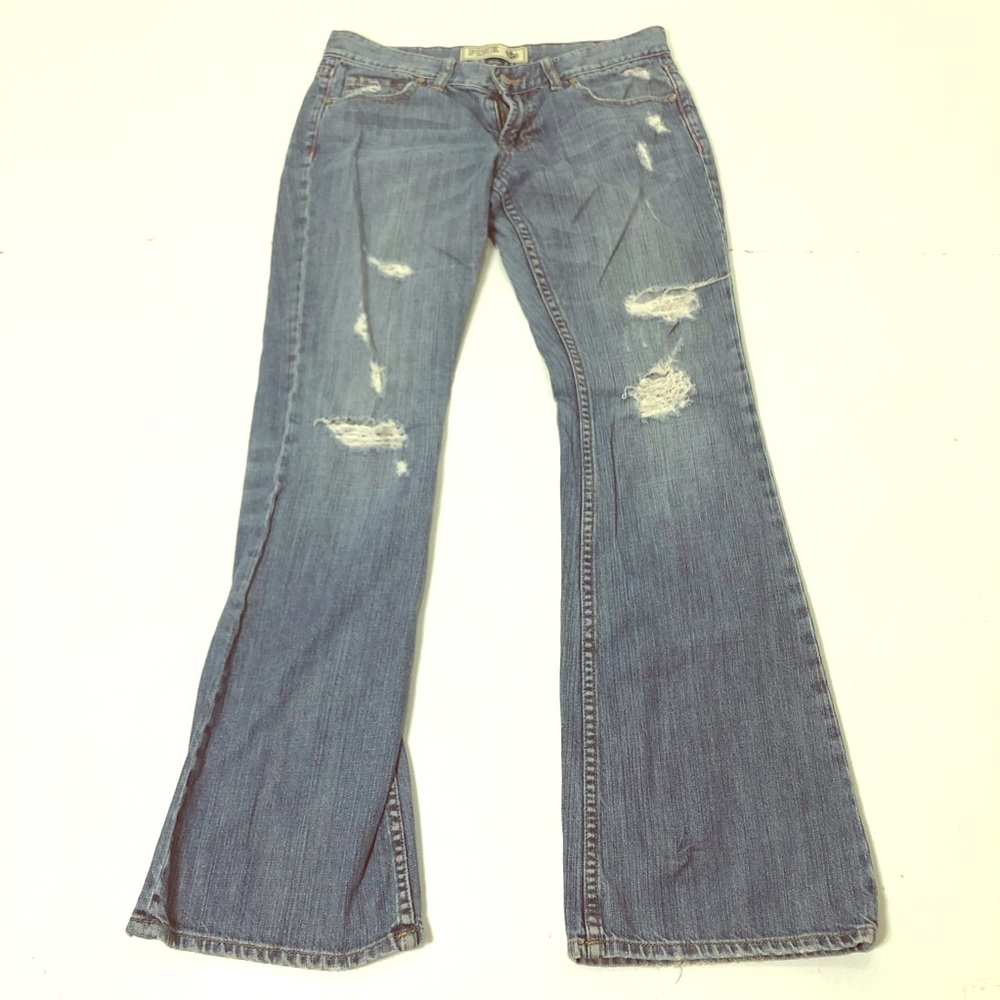 🚨5/$25 Mix & Match Sale‎ 🚨 VS Pink Size 6 Short Destructed Bootcut Jeans